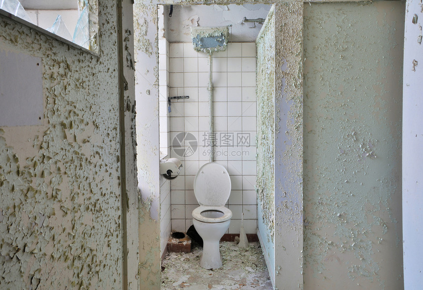 废弃工厂的旧厕所图片