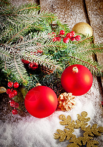 木制背景的圣诞装饰图片