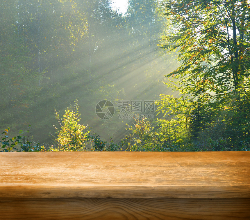 空木质甲板桌背景为秋林准备产图片