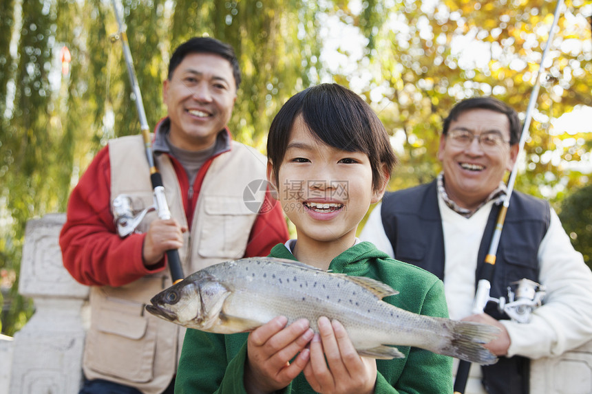 多代男子钓鱼肖像图片