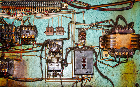 旧工厂的电气控制器图片