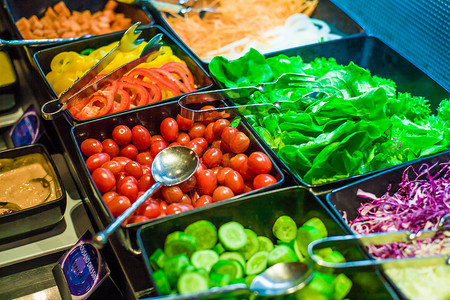 新鲜蔬菜沙拉健康食品特写图片