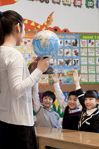 教师向有地球的学童教图片