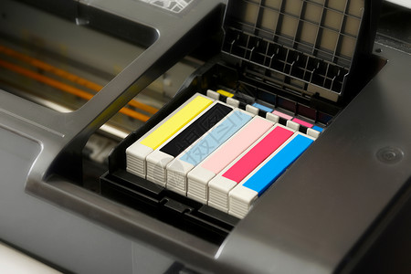 CMYK彩色调板办公室打印机中单图片