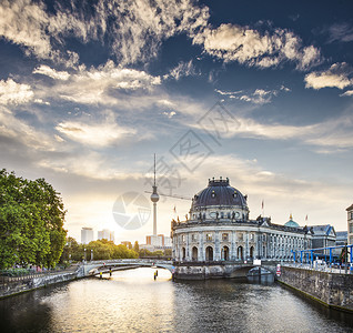 柏林德国在日出后对博物馆岛和图片
