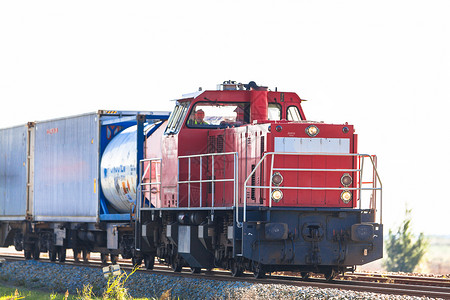 集装箱载工业货运列车图片