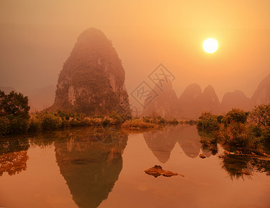 桂林黄龙河嘉斯特山图片