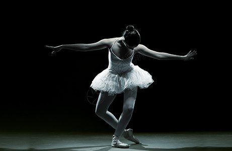 芭蕾舞演员动作图片