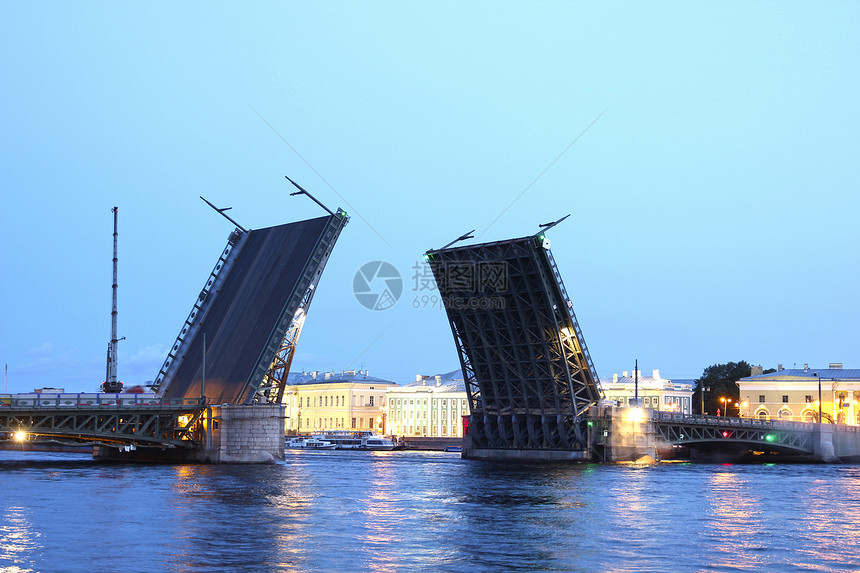 白夜在圣彼得堡的Trawbridge图片