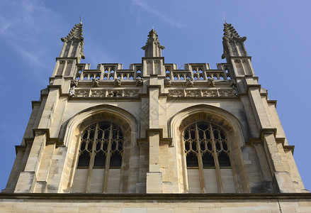 有石像鬼和怪诞的默顿学院教堂塔牛津英格兰图片
