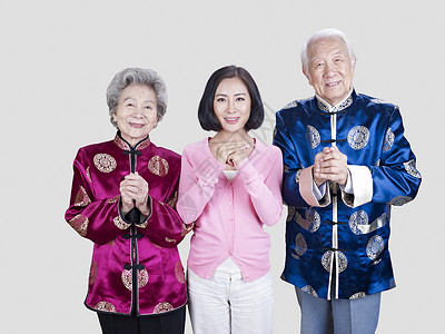 一位年长的亚裔夫妇和他们的成背景图片
