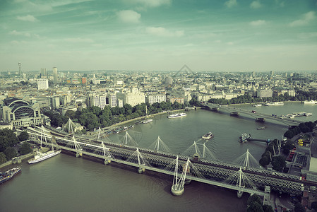 伦敦之眼从伦敦向泰晤图片