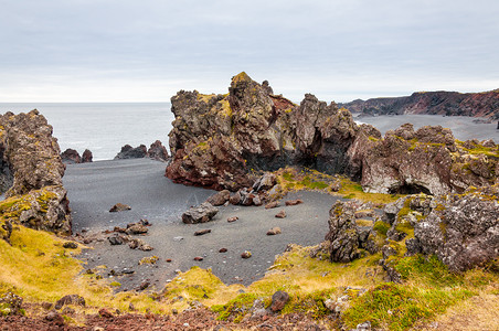 有黑色熔岩石的冰岛海滩背景图片
