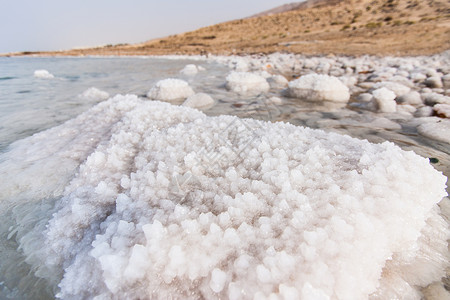 约旦死海岸盐覆岩层图片
