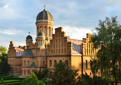Chernivtsi大学著名的建筑是罗马人和拜占庭人建筑的光辉范例图片