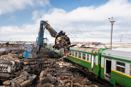 废金属机器拆卸火车图片