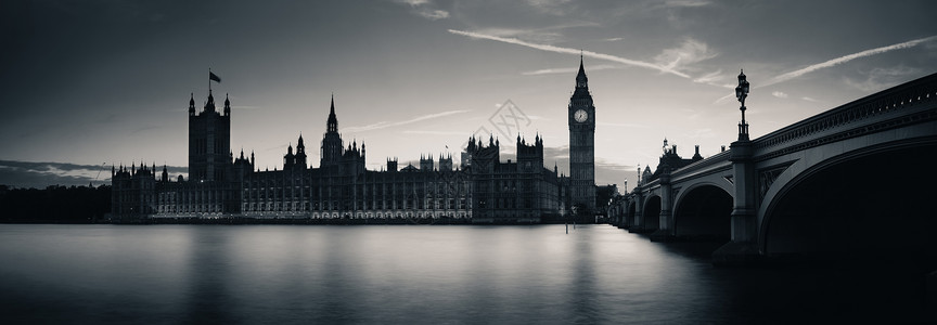 伦敦大本钟和议会大厦的黄昏全景图片