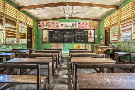 西非加纳小学课堂教室图片