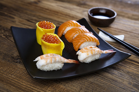 亚洲和寿司上的食物图片