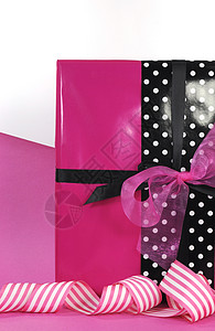 现代主题情人节或生日礼物盒图片