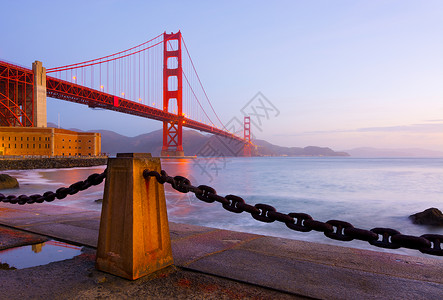 日出时的旧金山门大桥图片