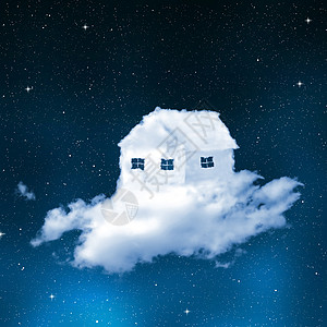 从夜空中的云彩中的房子图片