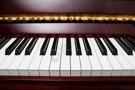 红色钢琴的乌木和象牙键背景图片