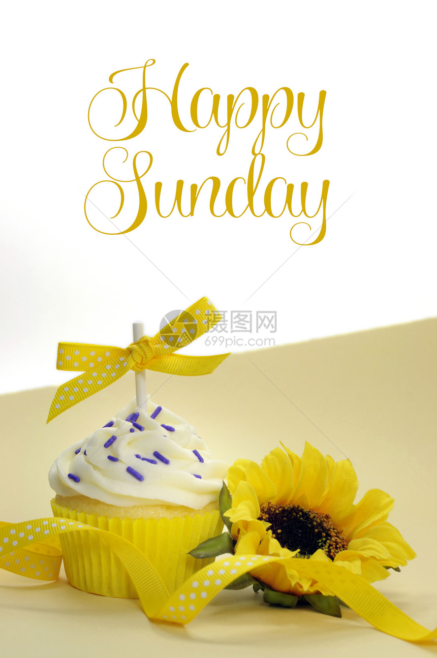 黄色主题纸杯蛋糕和向日葵图片
