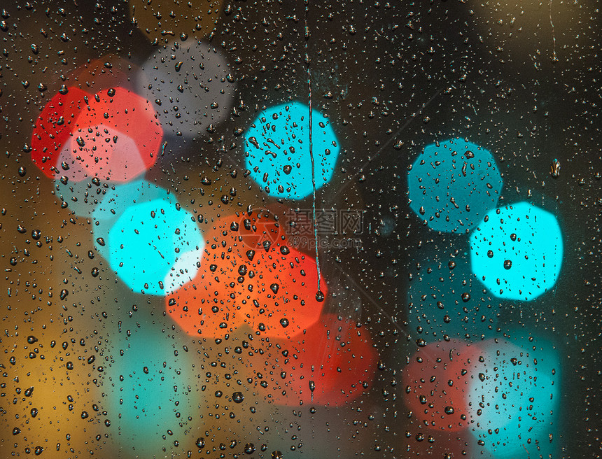 雨天雷在窗户上滴水下雨天气雨背景图片