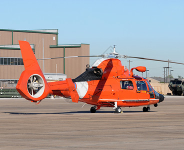 等待营救任务的现代可警卫直升机CoasrCoasr图片