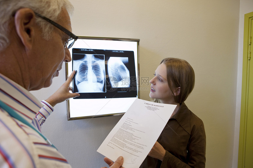 肺科会诊胸部X光片图片