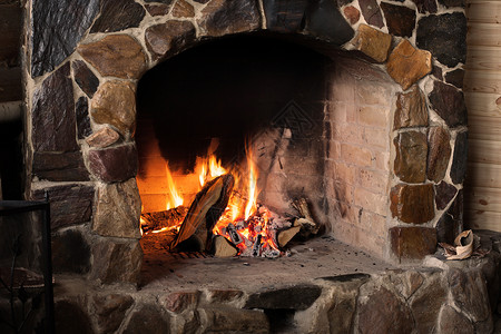 壁炉在壁炉里燃烧柴火背景图片
