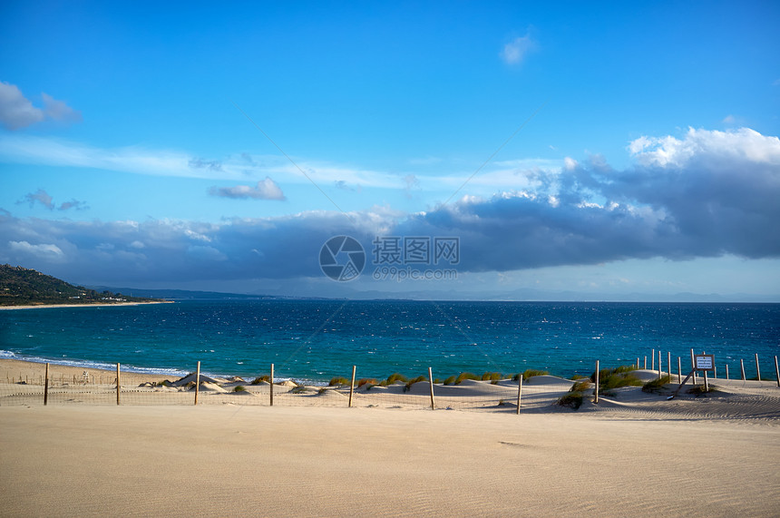Valdevaqueros海滩俯视着塔里法和非洲图片