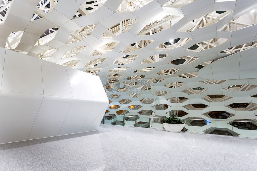 设计感机场大厅：现代建筑充满设计感的空旷机场大厅图片