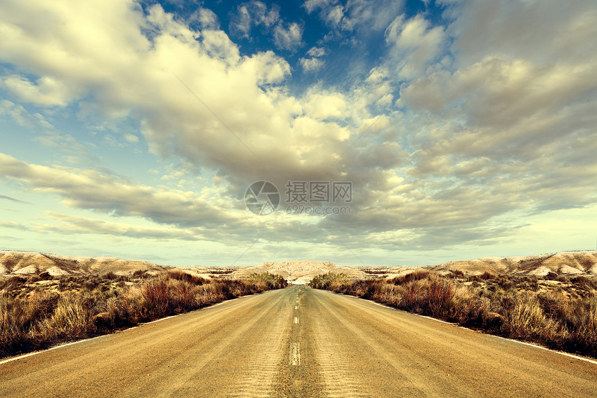 道路和沙漠地貌世界图片