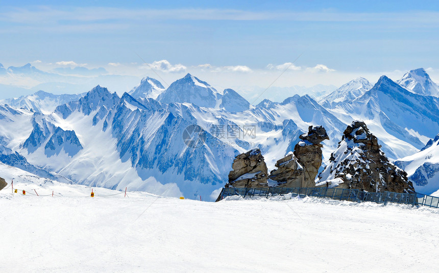 美丽的无滑雪机的阿尔卑斯图片