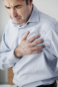 心脏病发作的人图片