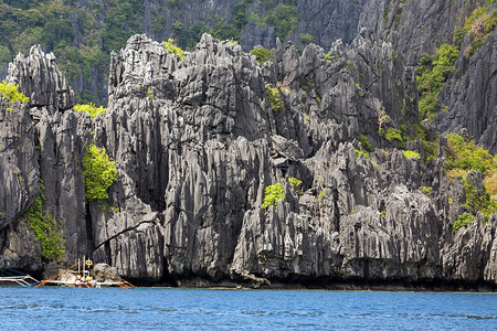 菲律宾Palawan的巨石灰岩悬崖海岸线图片