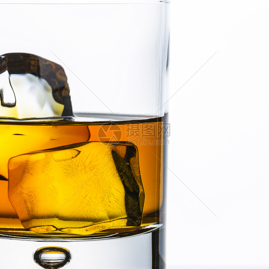 威士忌饮料杯图片