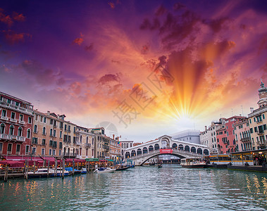 威尼斯大运河的里亚尔图片
