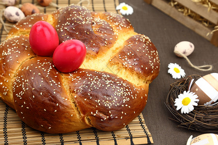 复活节面包和装饰蛋图片