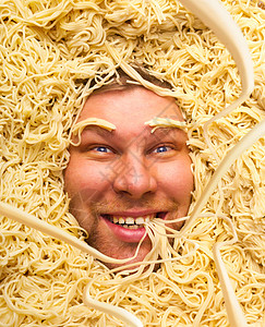 面食中男人的幸福脸图片