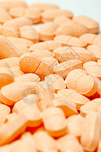 市场上的维生素C药丸Ascorbic酸有多种颜色图片
