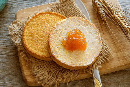 早餐配荷兰金脆面包干和杏酱背景图片
