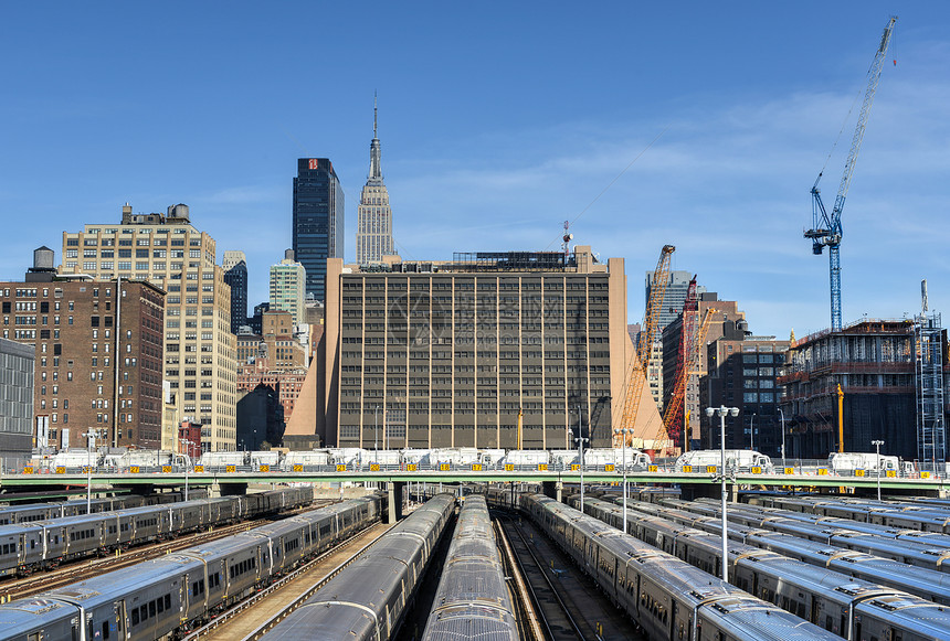 从Highline到纽约市宾夕法尼亚车站的西侧火车站长岛铁路的轨道车视图HudsonYards重建项图片