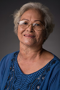 越南退休妇女的肖像图片