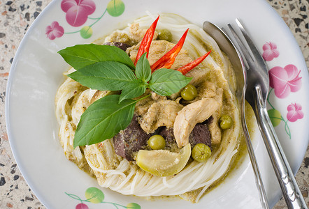 绿咖喱米粉泰国传统美食图片