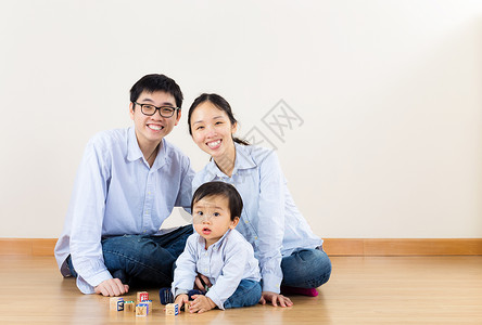 亚洲家庭一起玩图片