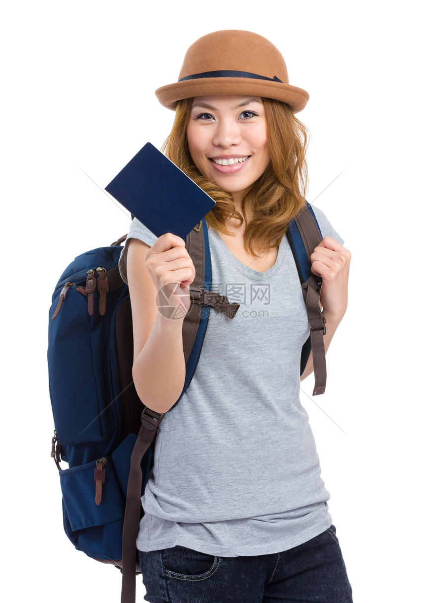 背着包和护照的旅游女孩图片