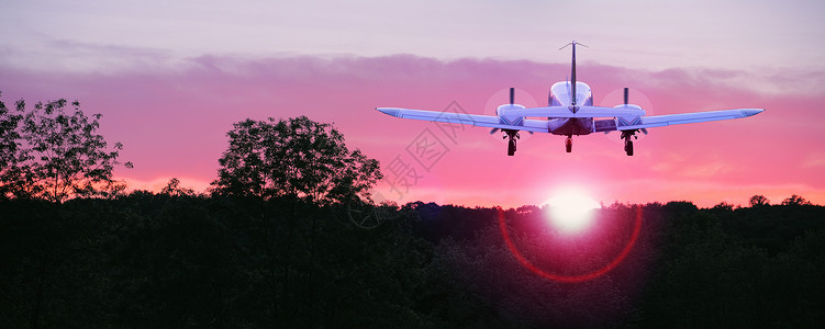 一架飞入日落的飞机自由的终极象征图片